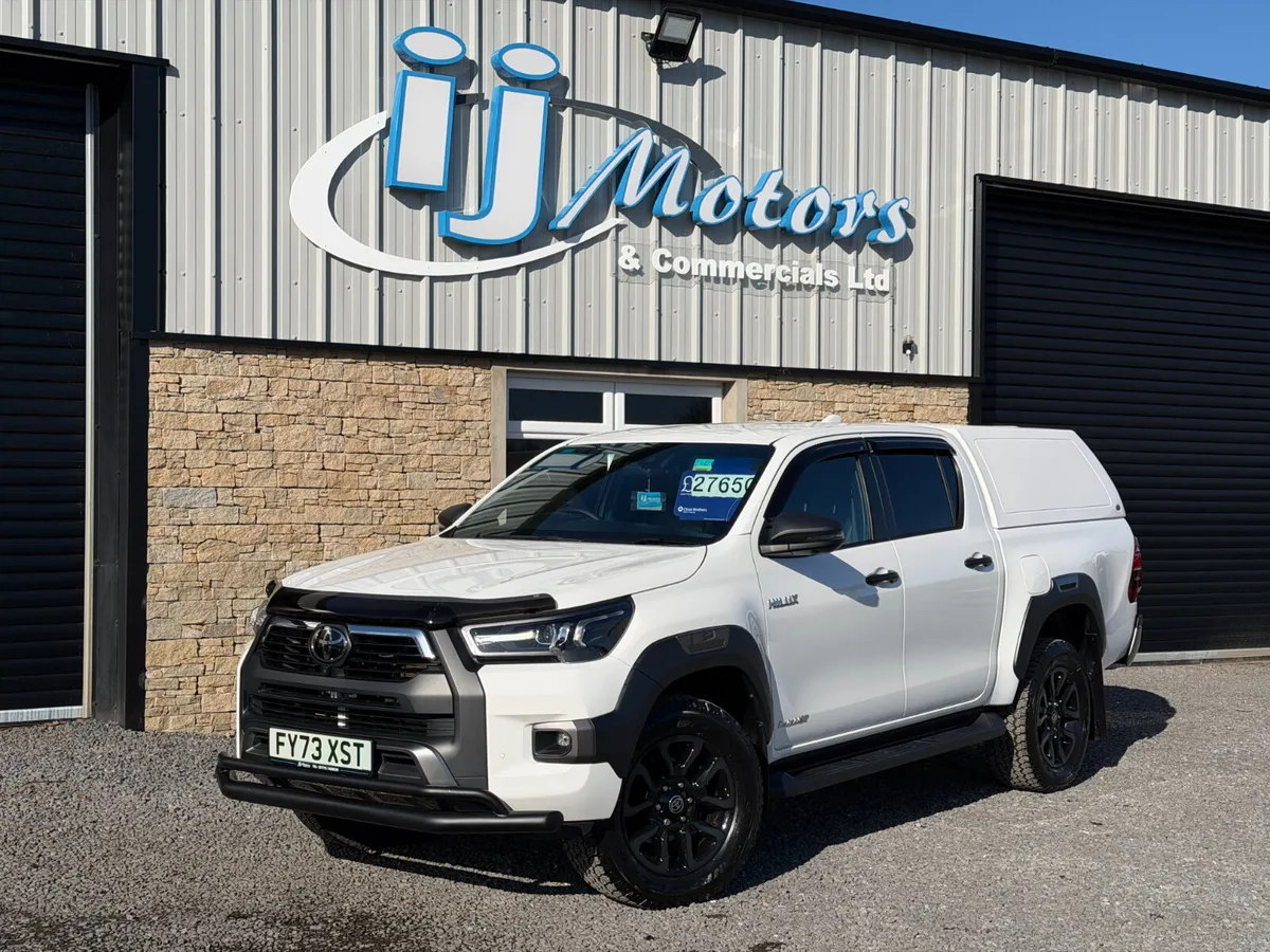 23 TOYOTA HILUX 2.8 D-4D INVINCIBLE X 4WD PICKUP - Image 3