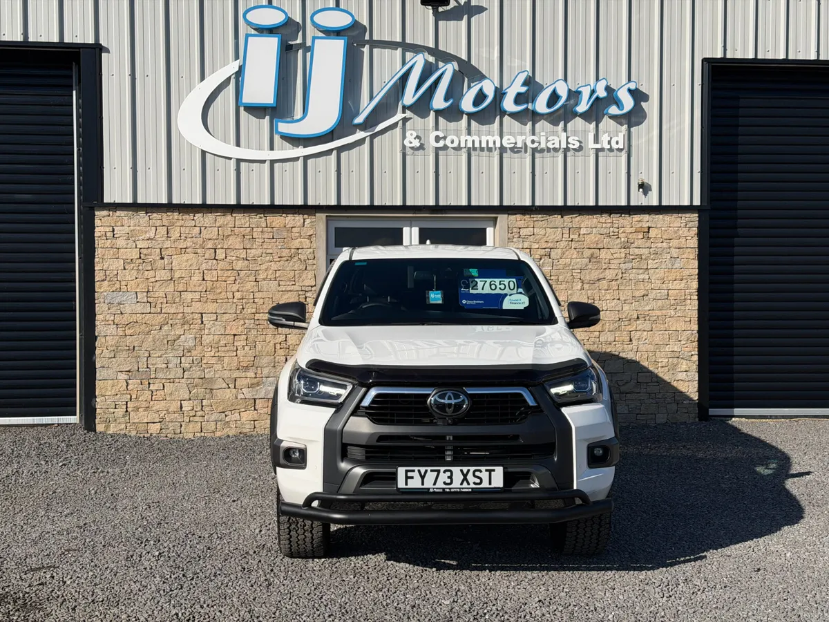 23 TOYOTA HILUX 2.8 D-4D INVINCIBLE X 4WD PICKUP - Image 2