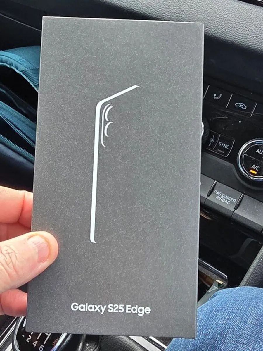 Samsung S25 Edge 512GB Titanium Jetblack Samsung Warranty as New Grade A few weeks old Box unused accessories 3 cades. I Open to Trade or Swap - Image 1