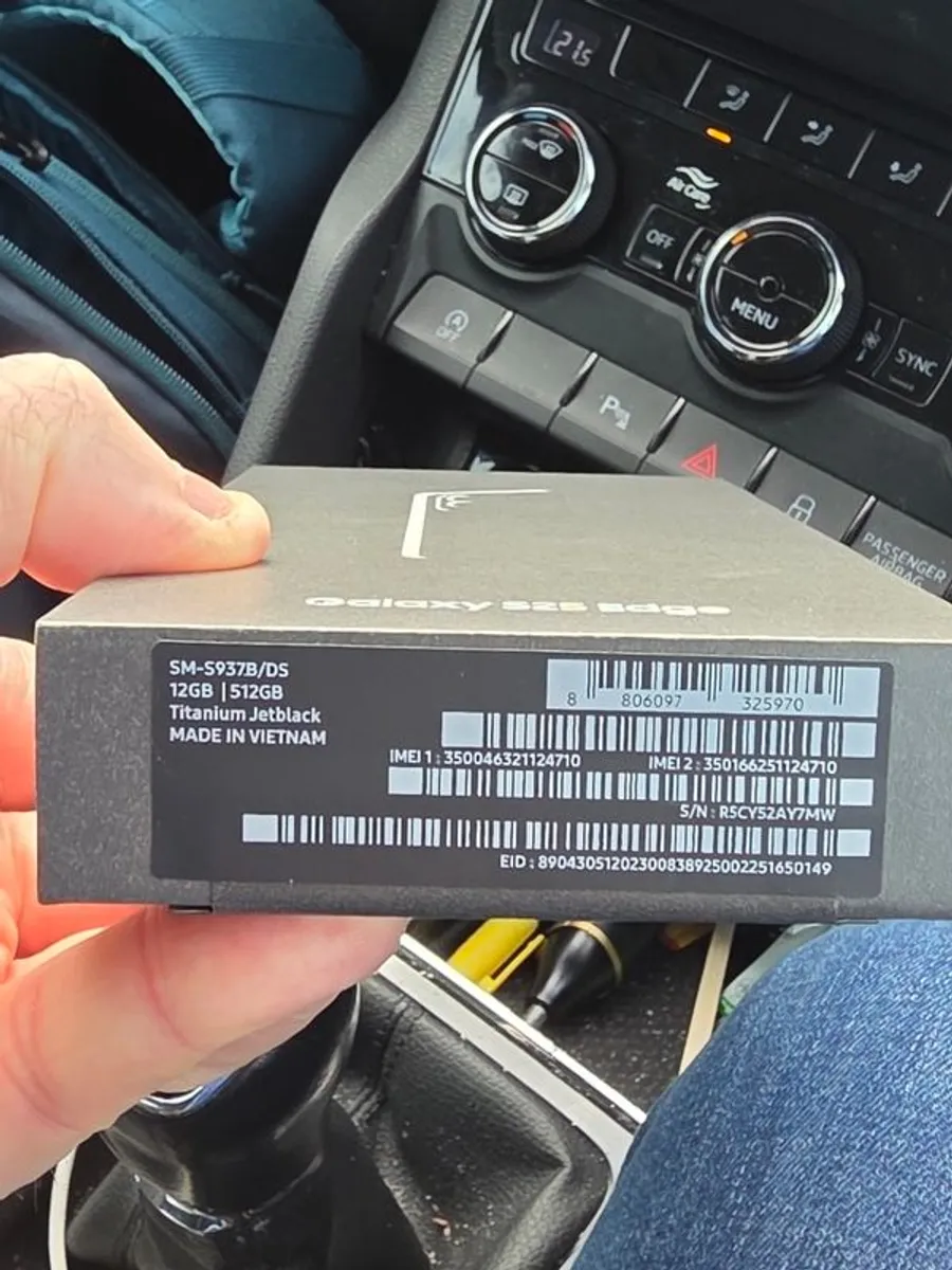 Samsung S25 Edge 512GB Titanium Jetblack Samsung Warranty as New Grade A few weeks old Box unused accessories 3 cades. I Open to Trade or Swap - Image 2