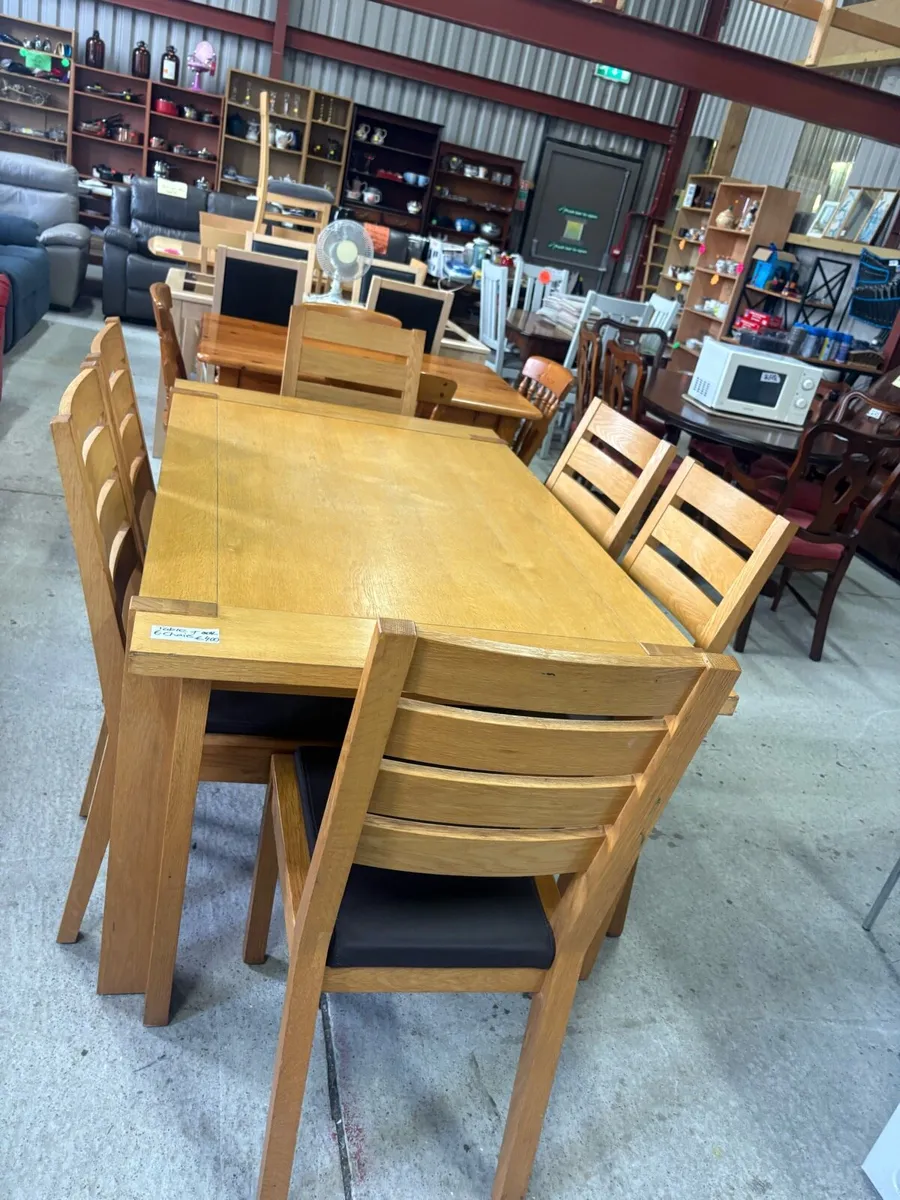 Oak table and 6 chairs - Image 1
