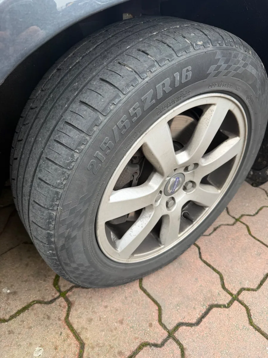 Volvo wheel R16 5/108 Tyres Good - Image 3
