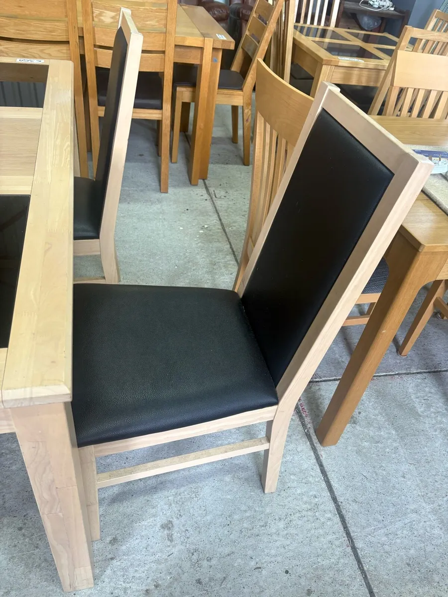 Table and 4 chairs - Image 2