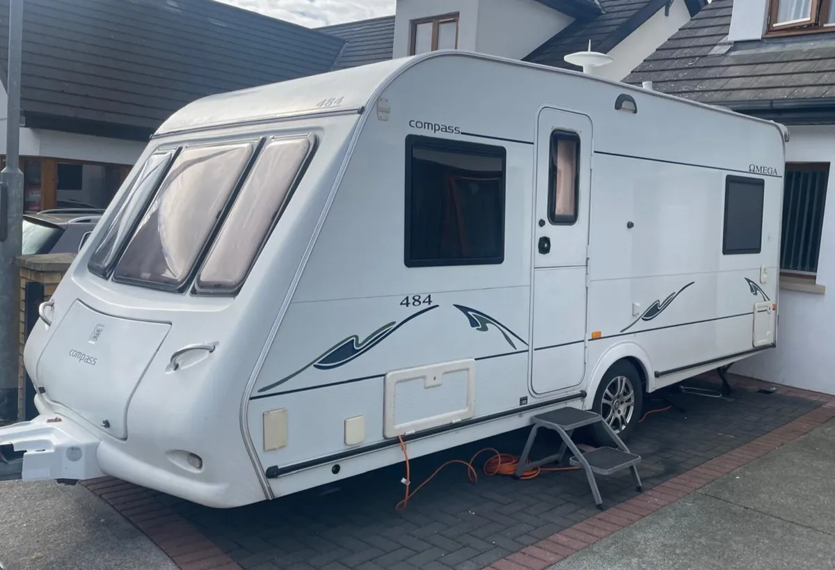 09 Compass 4/5 berth fixed bed & Awning - Image 1
