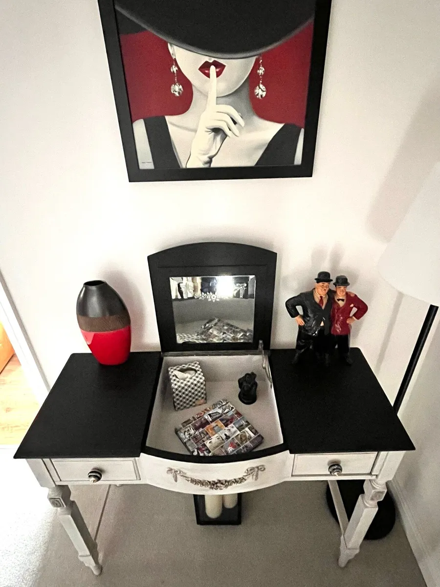 Console Table 107 x 40 x 81cm - Image 2