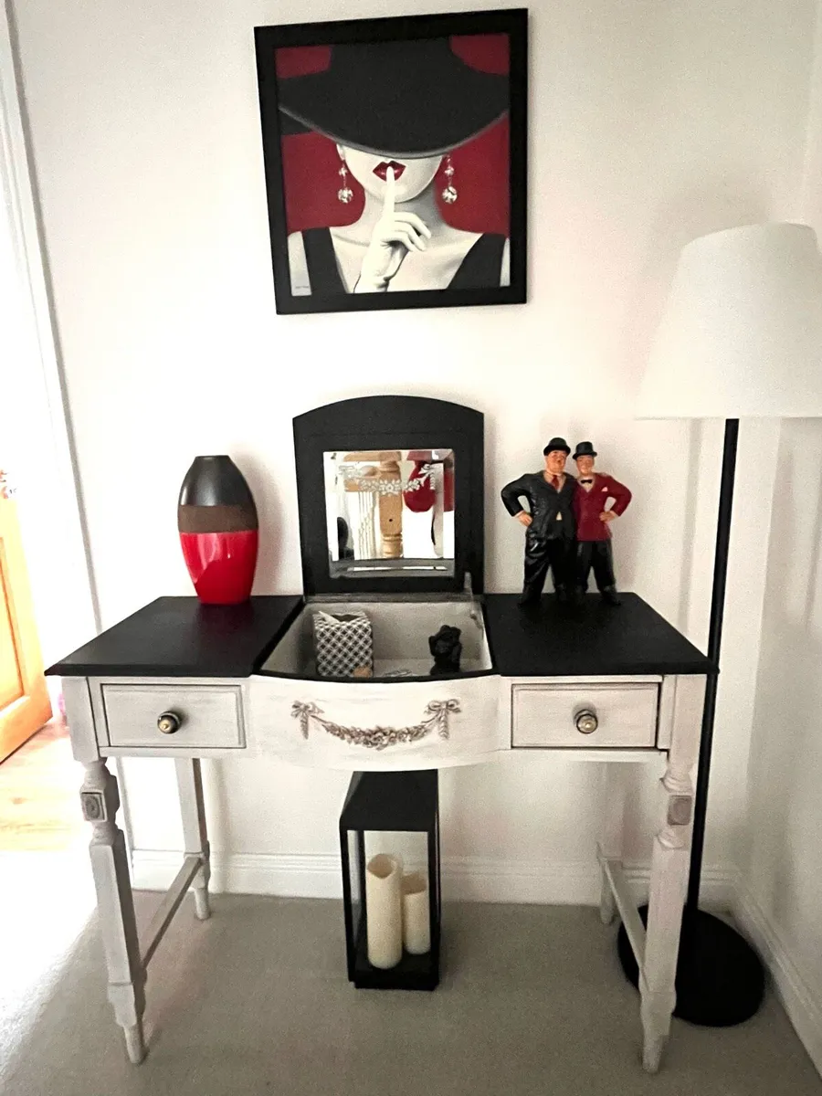 Console Table 107 x 40 x 81cm - Image 1