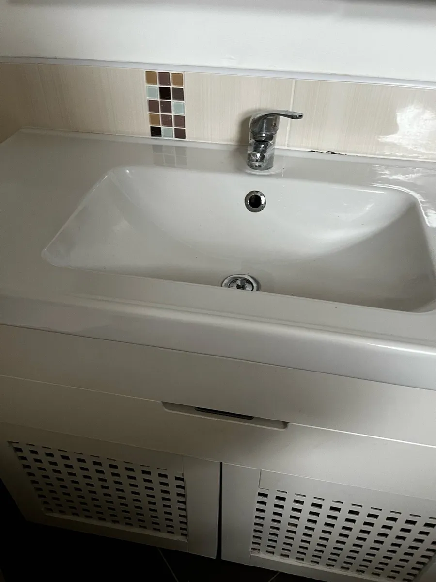 Bathroom sink - Image 2