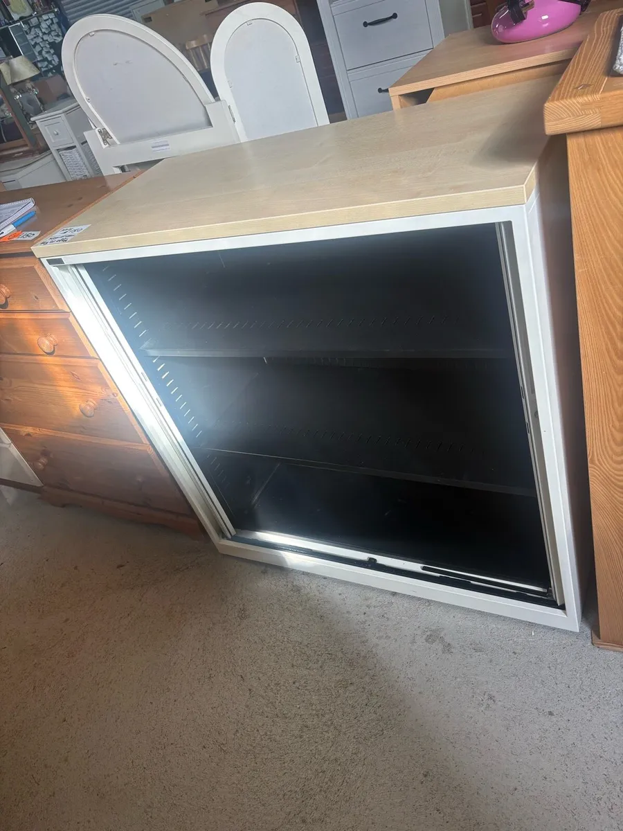 Office cabinet with key - Image 2