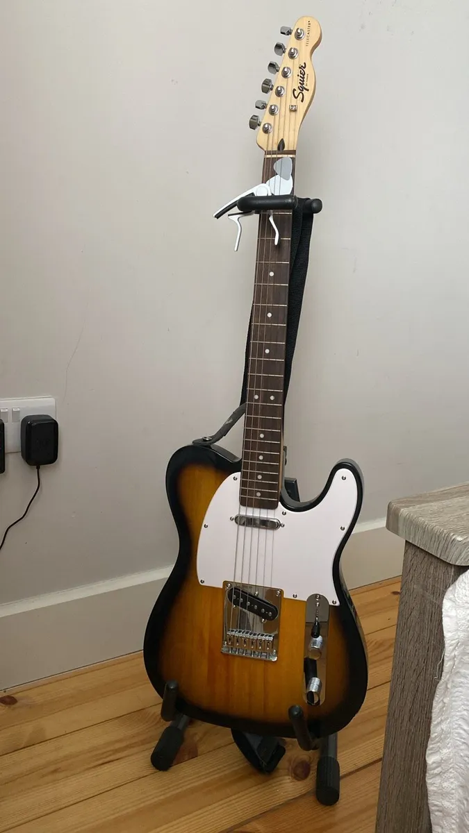 Electric guitar - Image 1