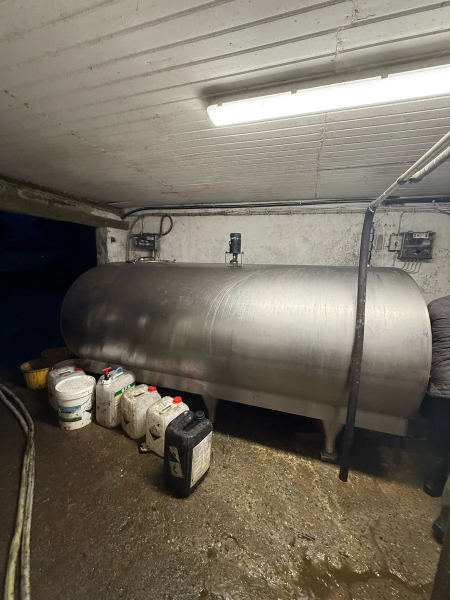 Bulk tank and Ration Feeders for sale - Image 1
