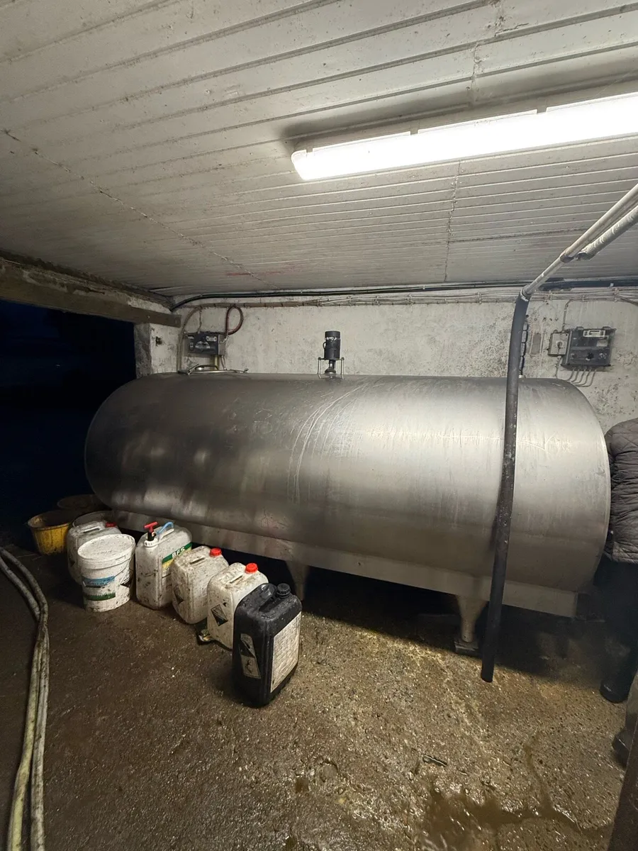 Bulk tank and Ration Feeders for sale - Image 2