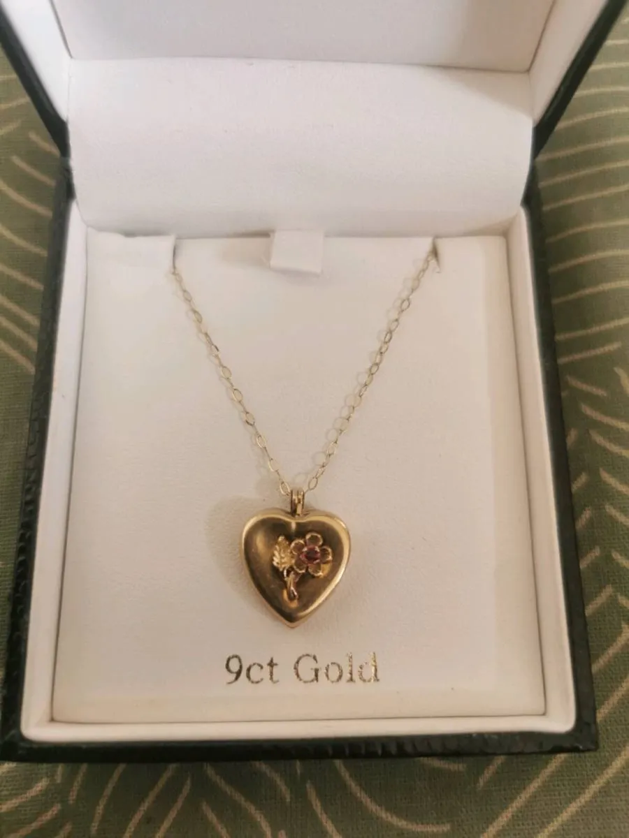 9ct gold ladies necklace - Image 1