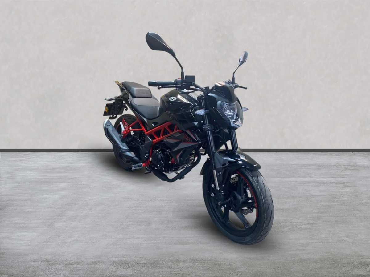 Benelli BN 125 with 1 Mile, NI Registered - Image 3