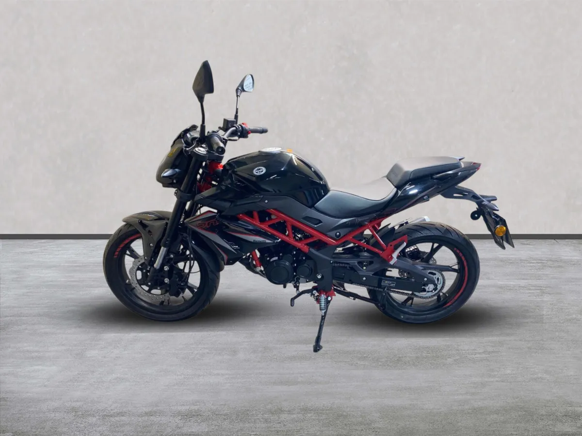 Benelli BN 125 with 1 Mile, NI Registered - Image 2