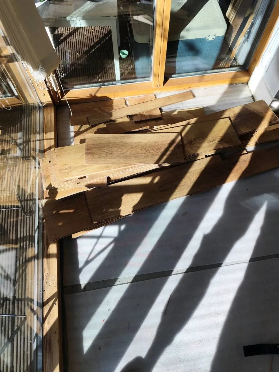 Used 8mm laminate flooring - Image 3