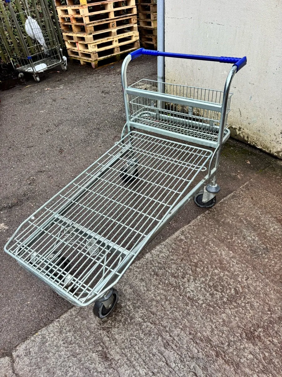 Large amounts of trolley - Image 1