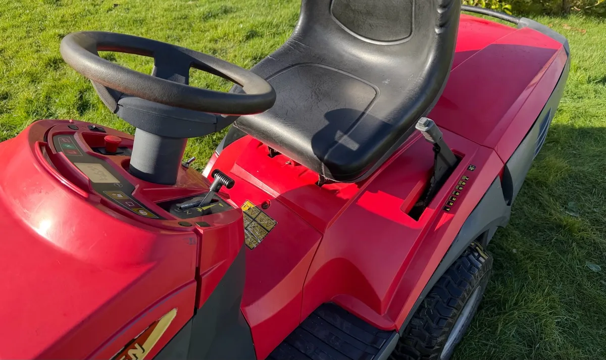 Castlegarden ride on mower - Image 3