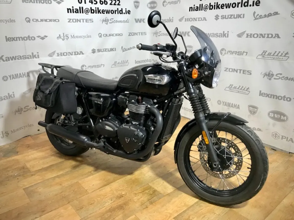 PRE-OWNED Triumph Bonneville T100 Black 2018 - Image 2
