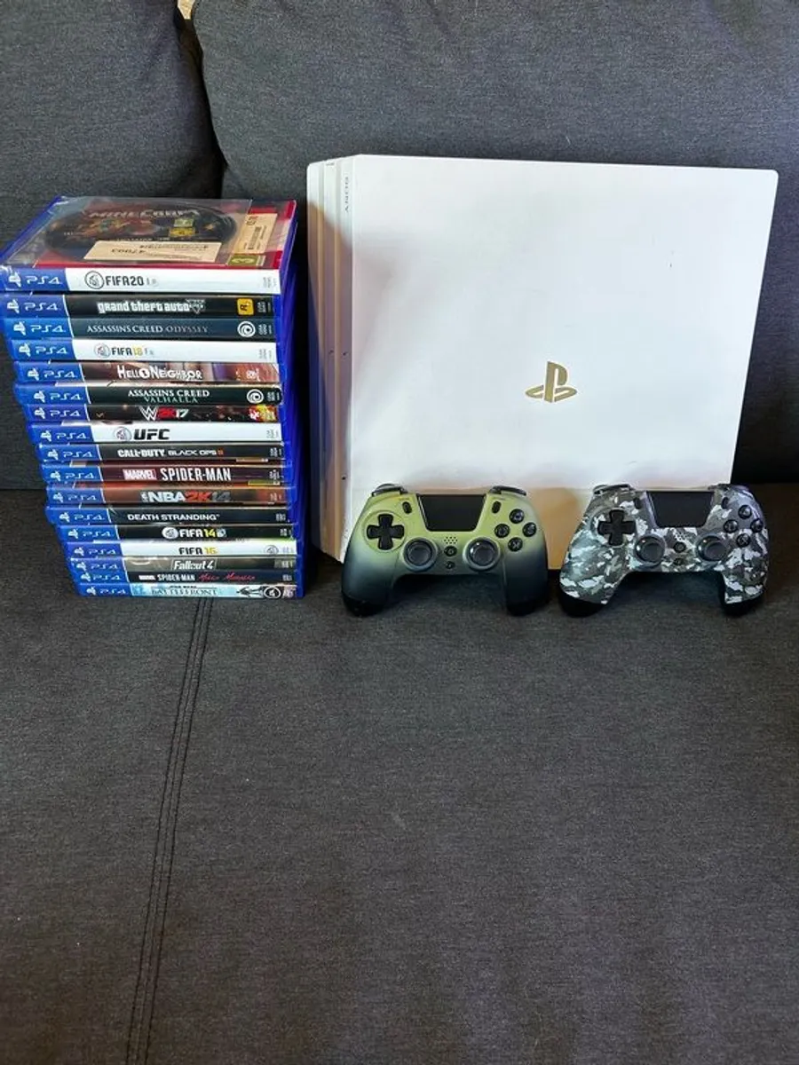 playstation 4 pro disk with 19 games and 2 controllers - Image 1