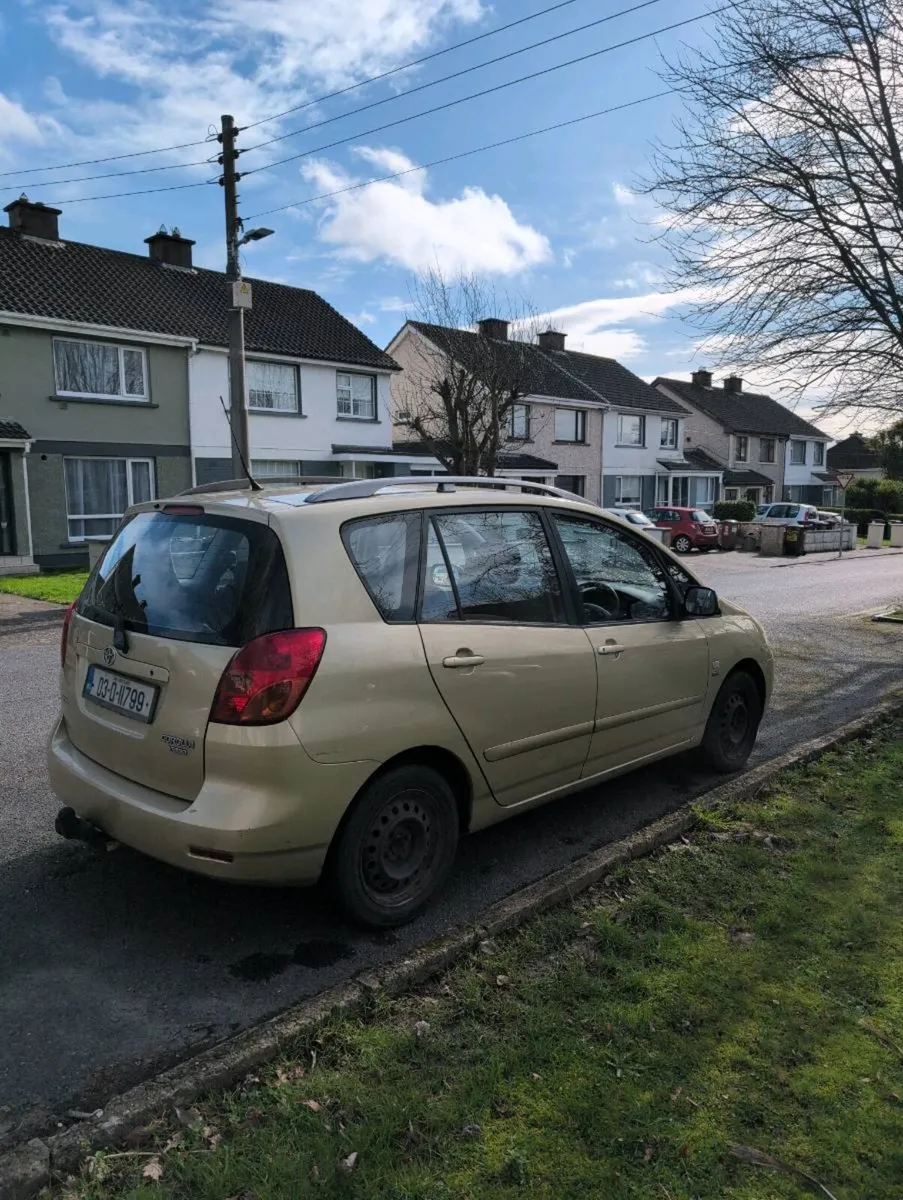 Toyota Corolla verso 2003 - Image 1