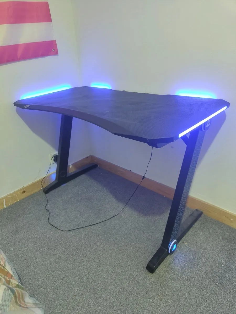 Gaming desk - Image 1