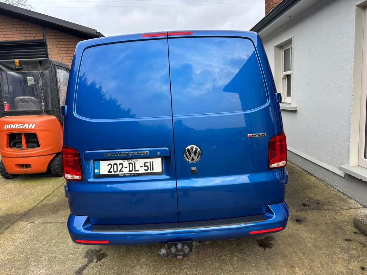 VW Transporter LWB 4Motion 205 bhp Automatic - Image 4
