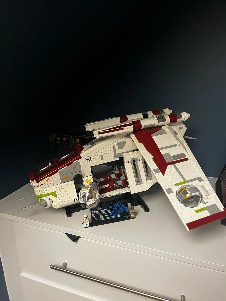 Lego Star Wars UCS Republic Gunship - Image 2