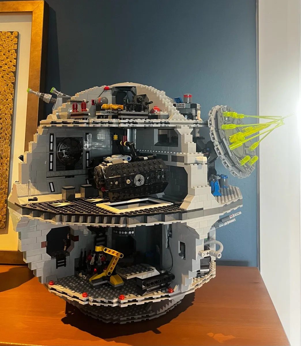 Lego Star Wars UCS Death Star - Image 1