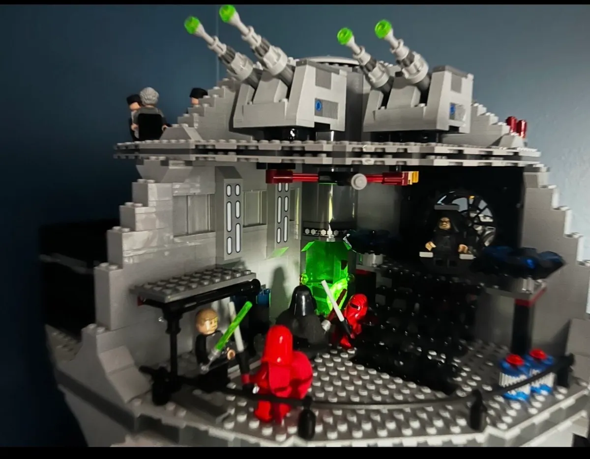 Lego Star Wars UCS Death Star - Image 2