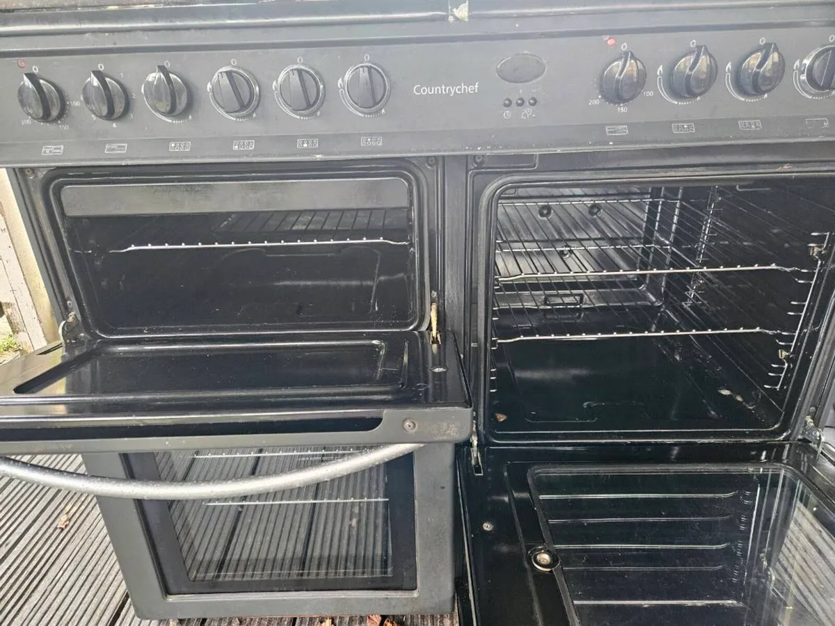 Belling Countrychef range cooker 8 gas burner - Image 3