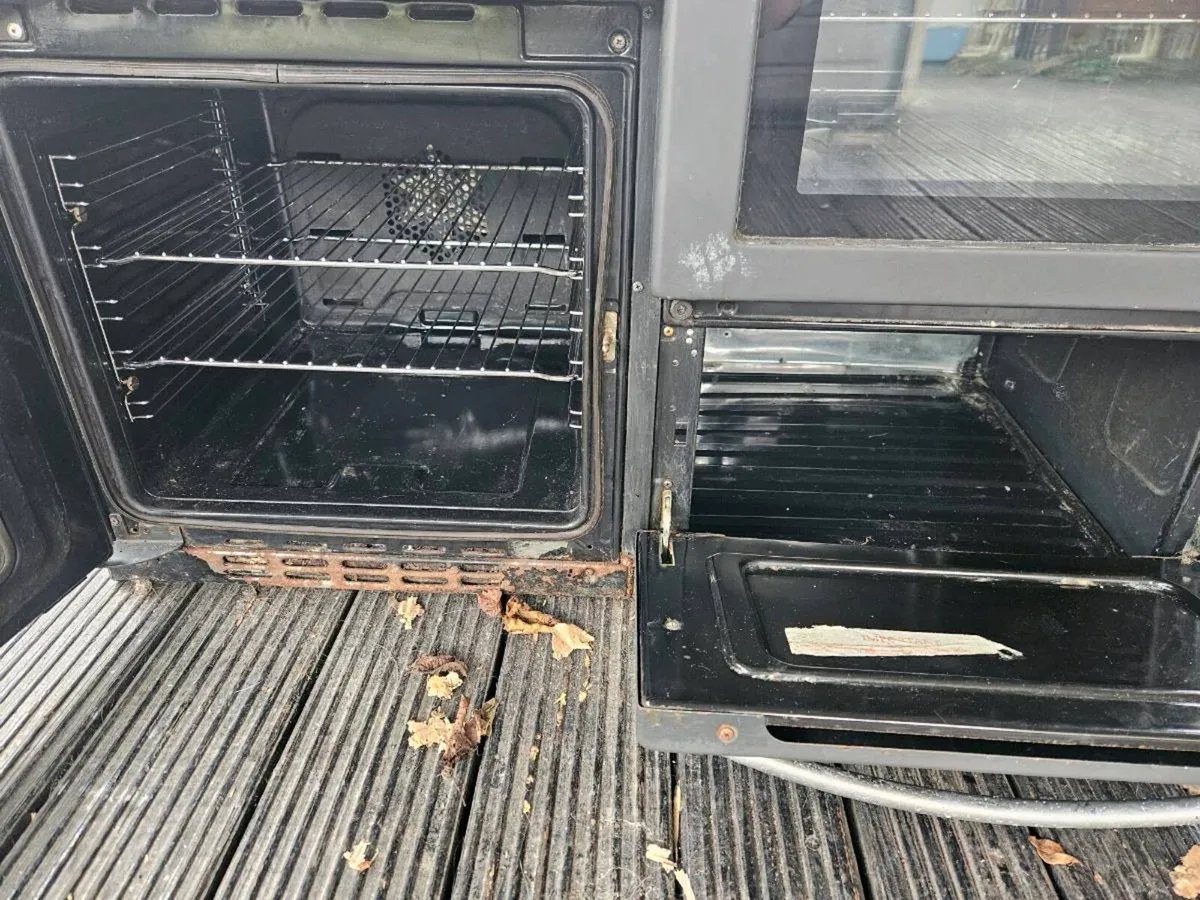 Belling Countrychef range cooker 8 gas burner - Image 4