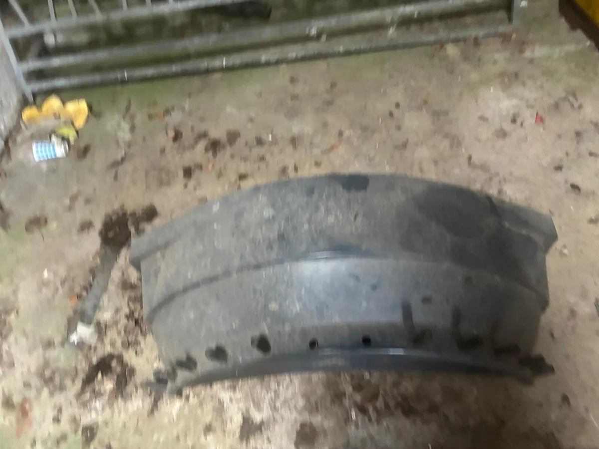 Feeding gates and milk bar - Image 3