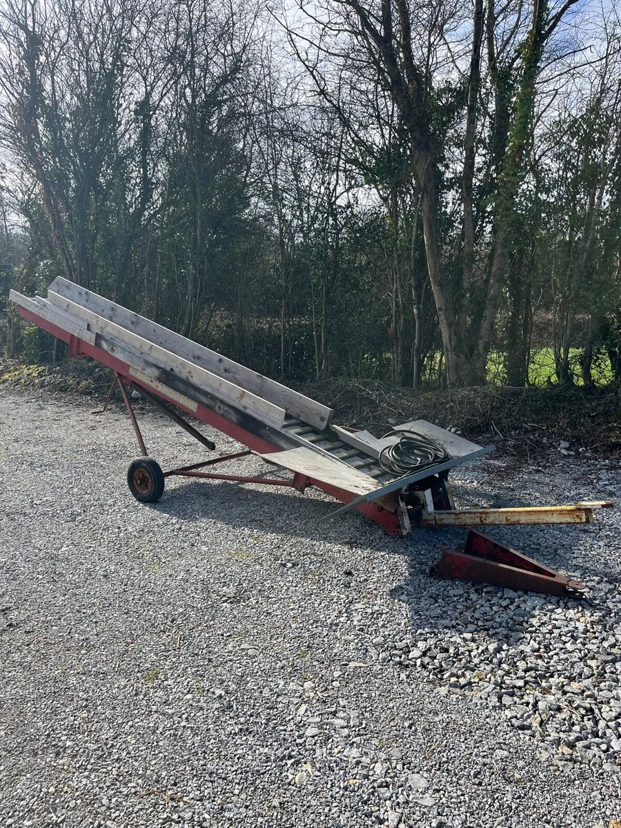 Lely level Turf elevator - Image 1