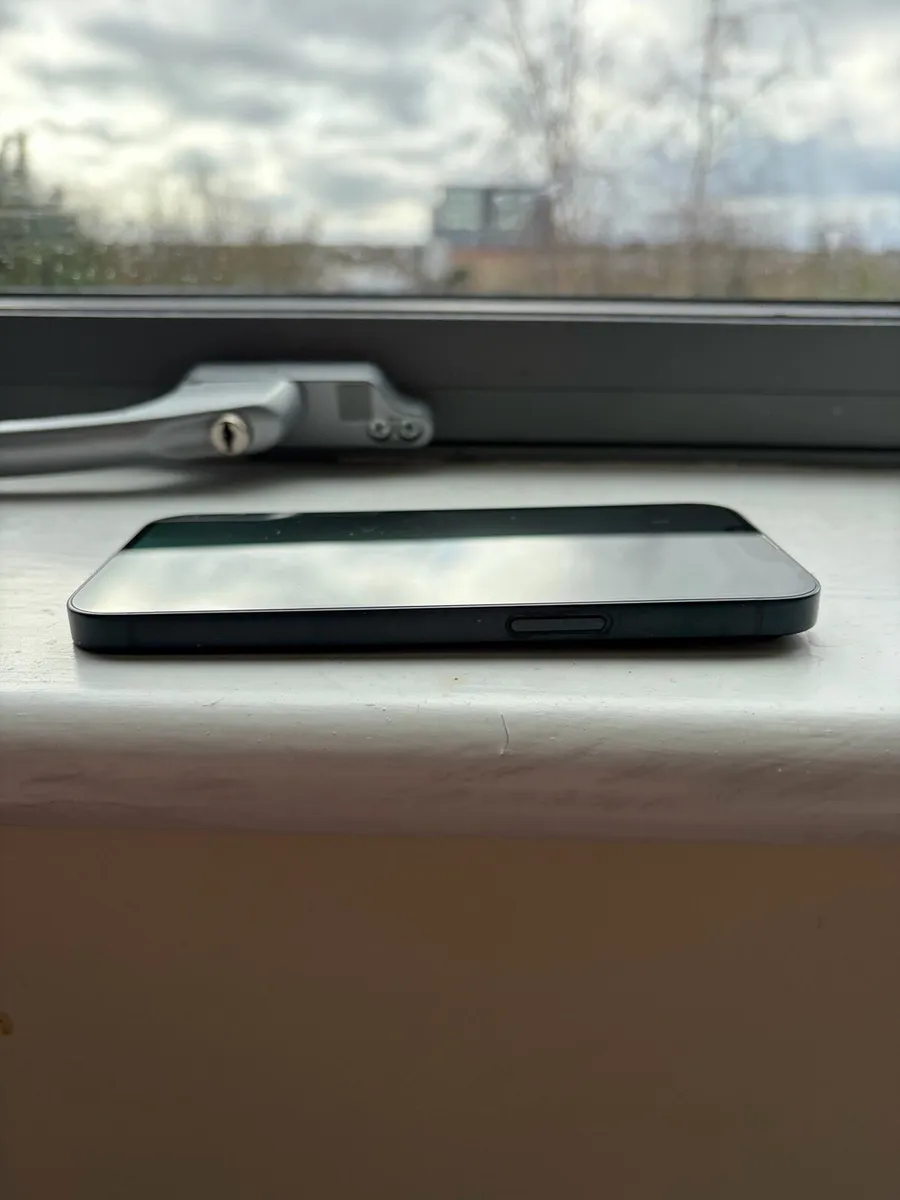 iPhone 13 - Image 2