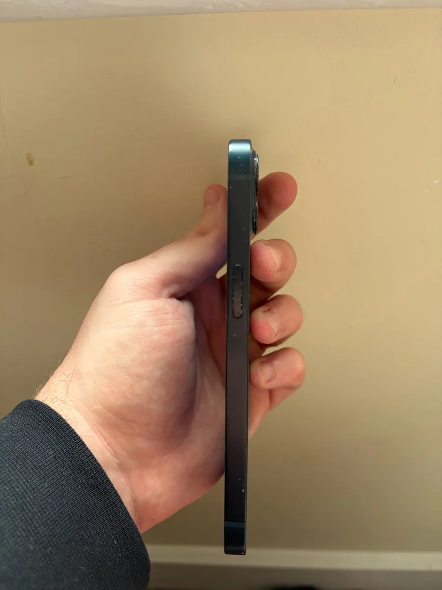 iPhone 13 - Image 4