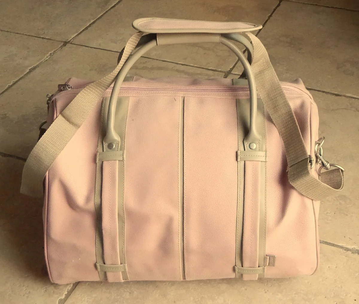 Antler brand Ladies Travel Bag - Image 4