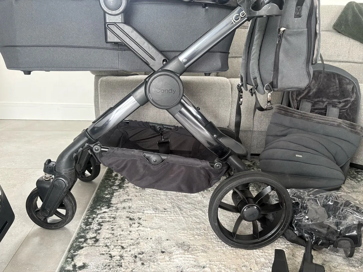 Icandy Peach 7, Cybex car seat and base - Image 3
