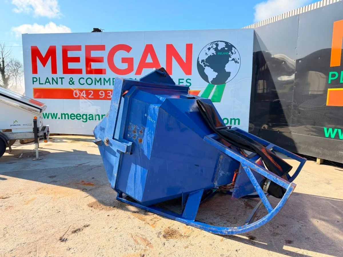 6000 kg ....conquip concrete tipping skip......112 - Image 1