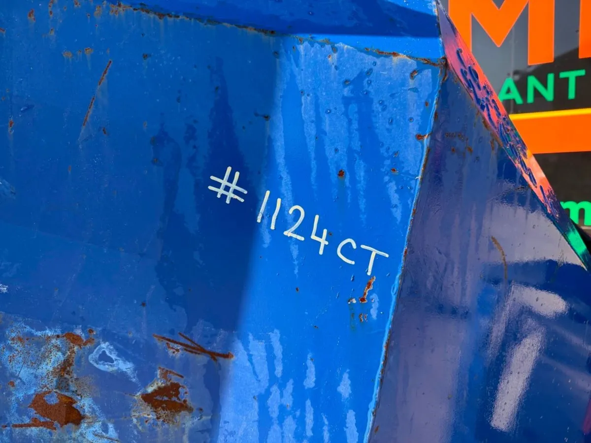 6000 kg ....conquip concrete tipping skip......112 - Image 4