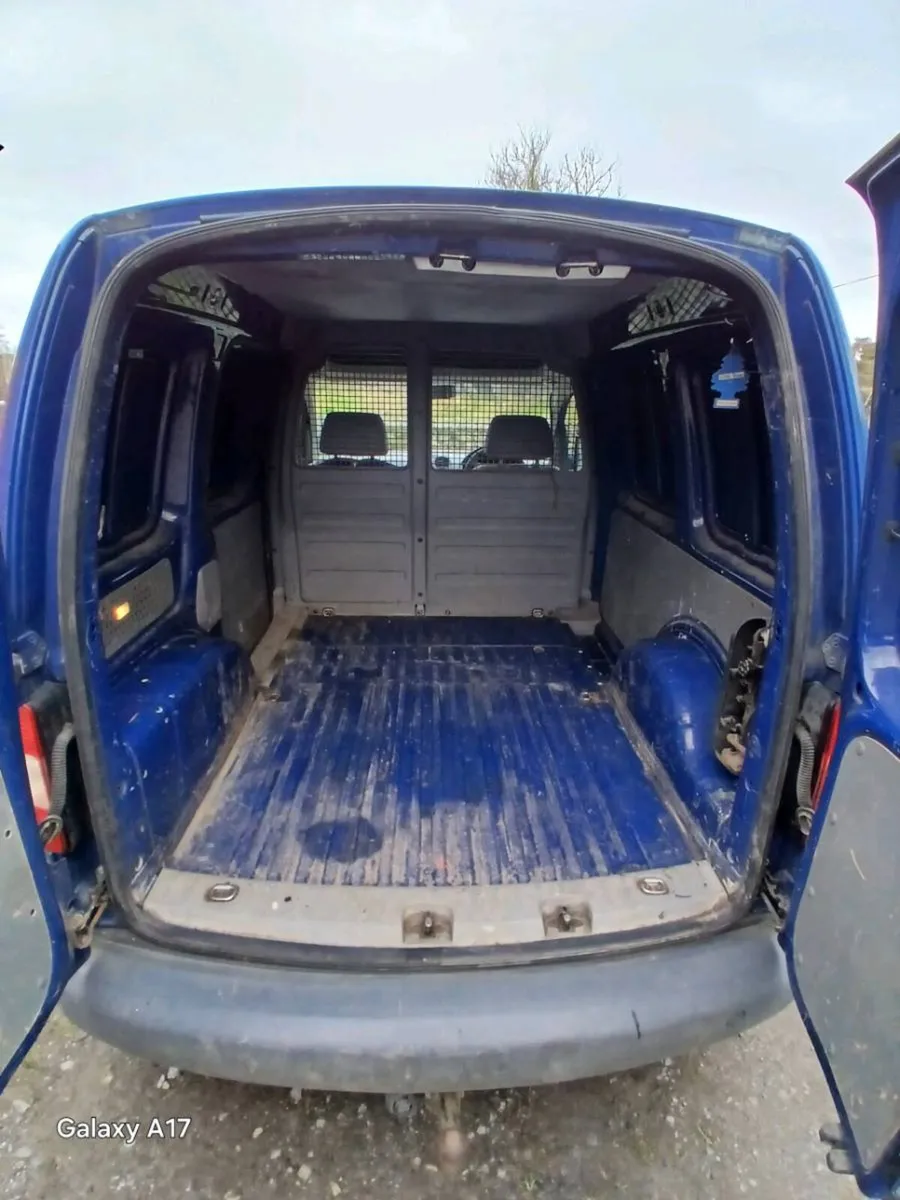 06 Caddy Van - Image 4