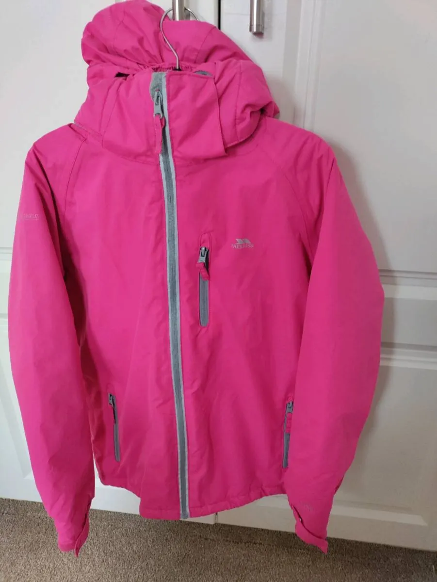 Girls Trespass & RegattaJackets age 9-10 - Image 1