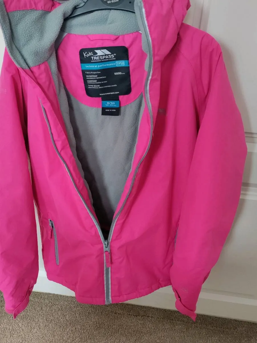 Girls Trespass & RegattaJackets age 9-10 - Image 2