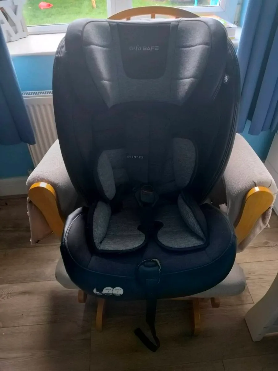 Car seat - Image 1