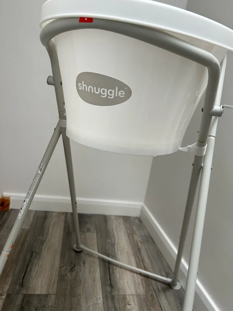 Shnuggle Baby Bath with Stand (Like NEW) - Image 3