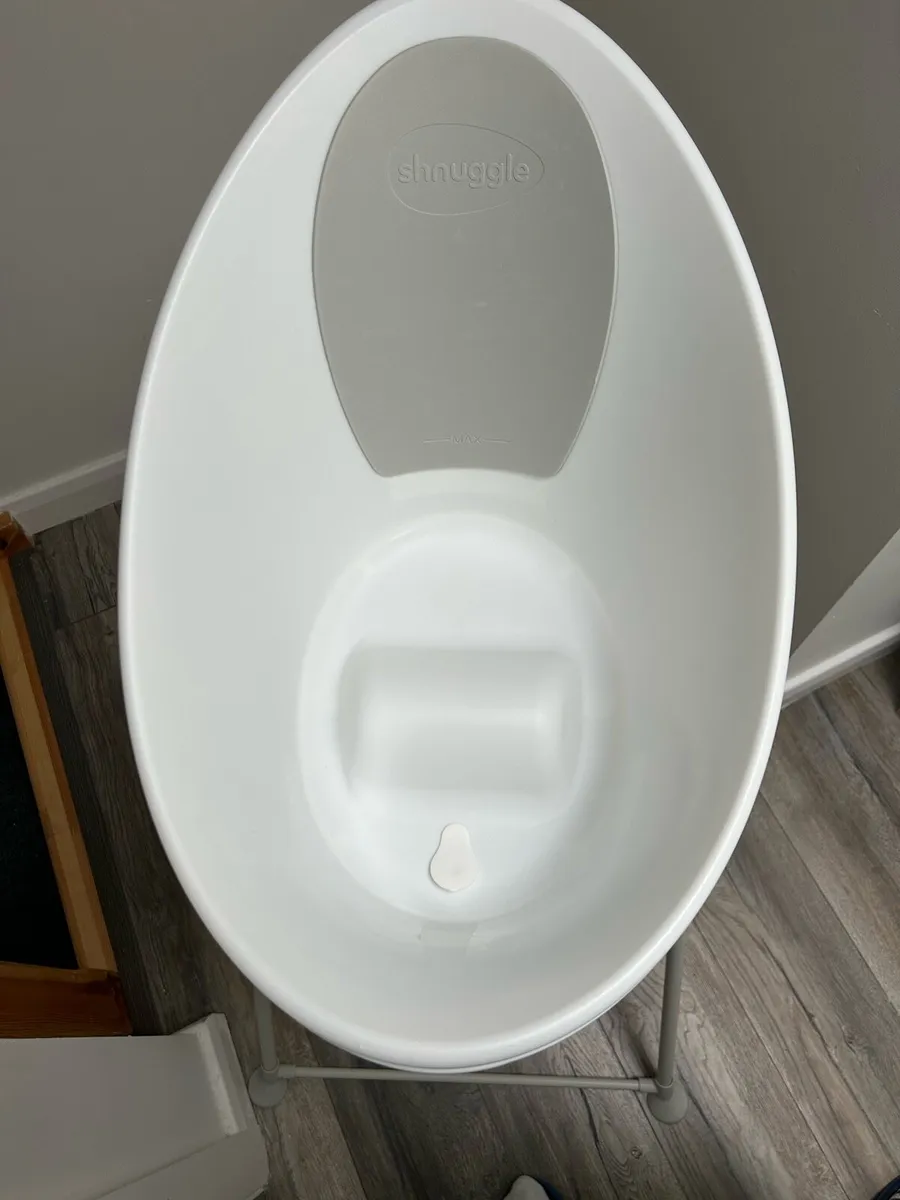 Shnuggle Baby Bath with Stand (Like NEW) - Image 2