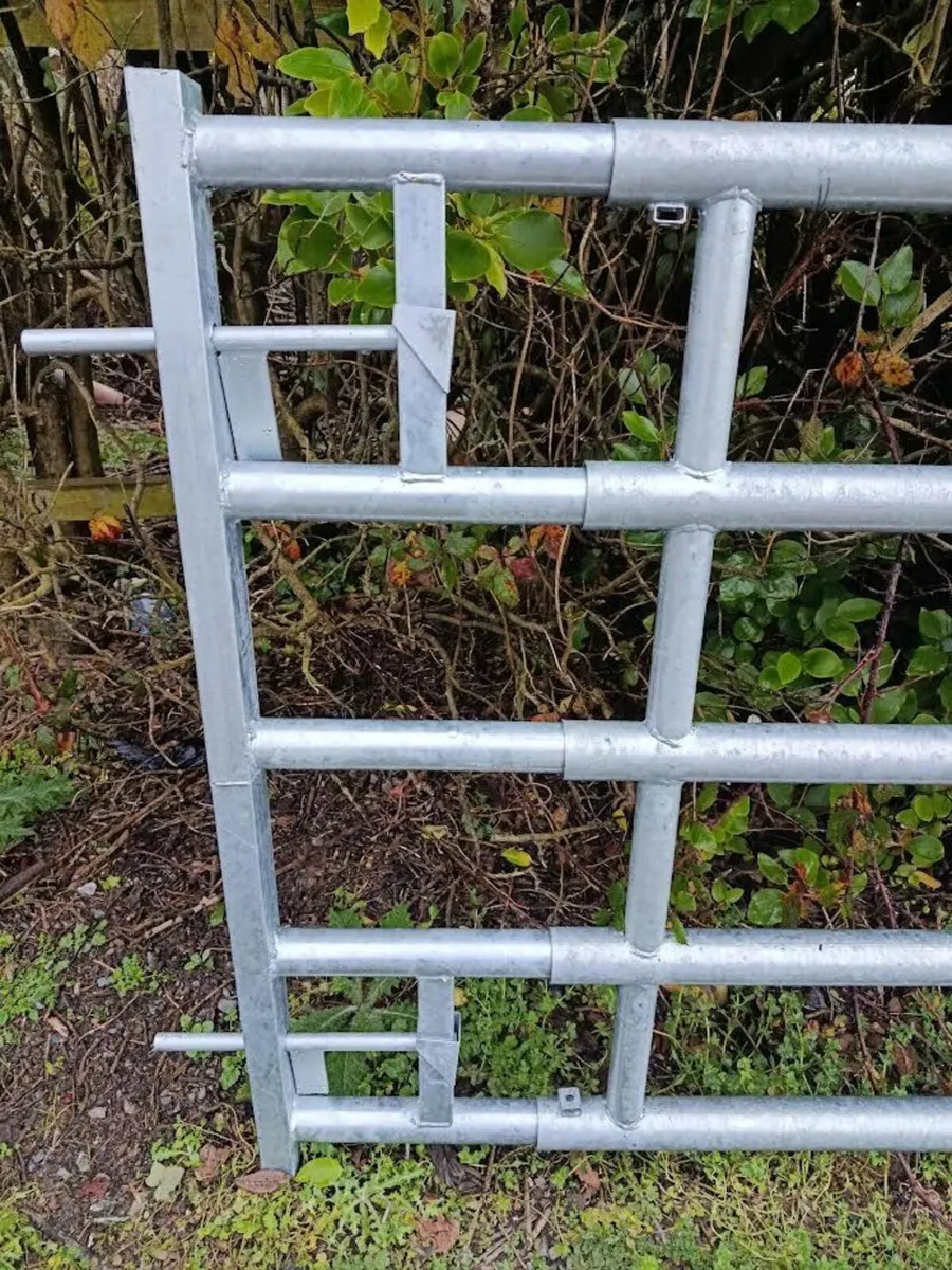 Extendable Galvanised Gate - Image 1