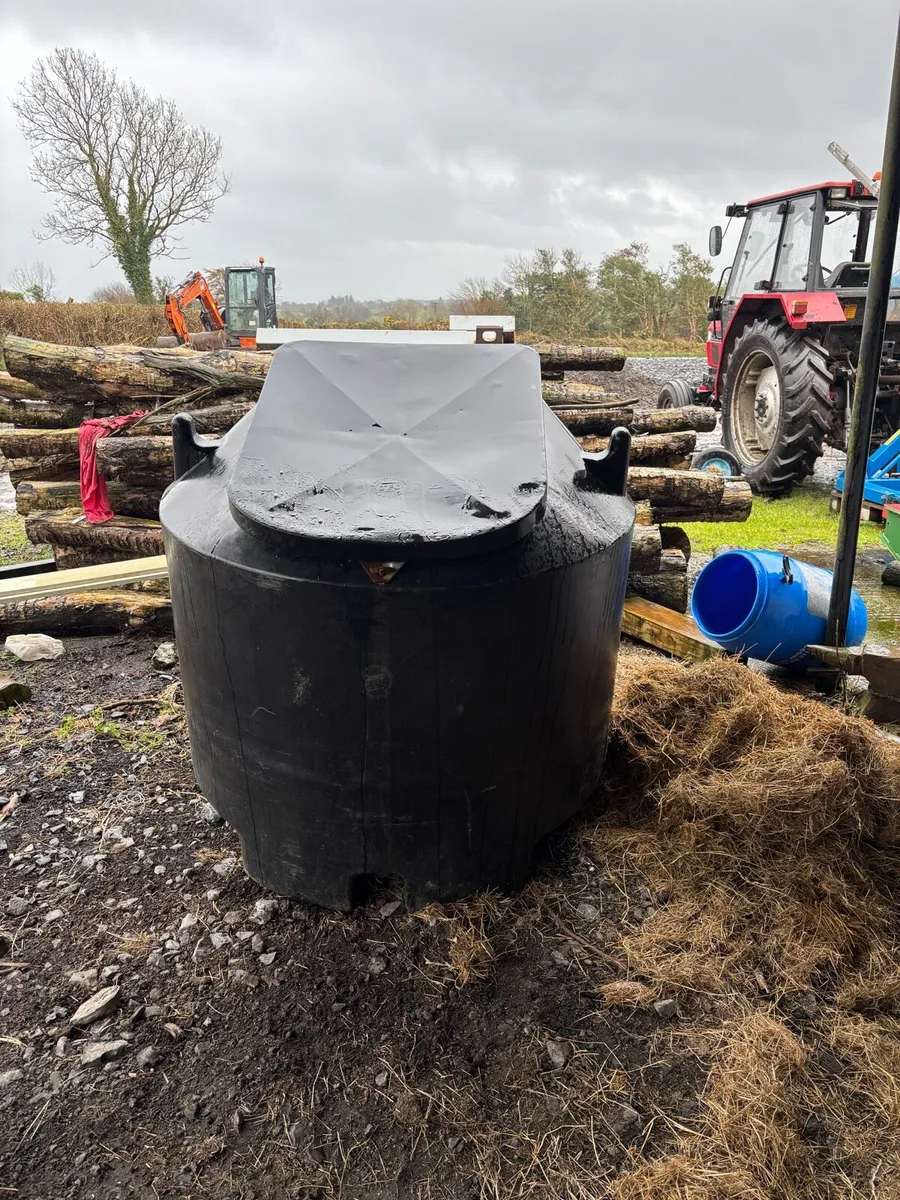 Jfc half tonne meal bin - Image 1