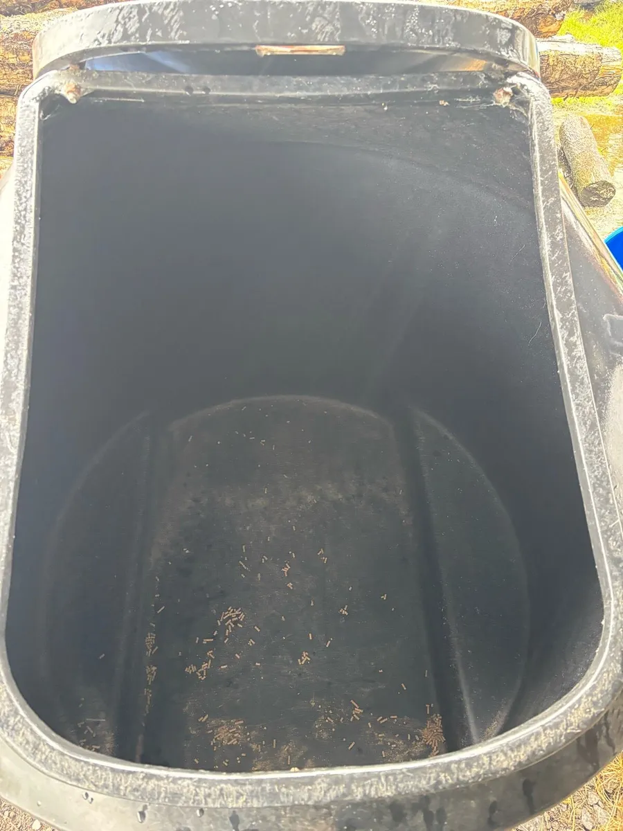 Jfc half tonne meal bin - Image 3
