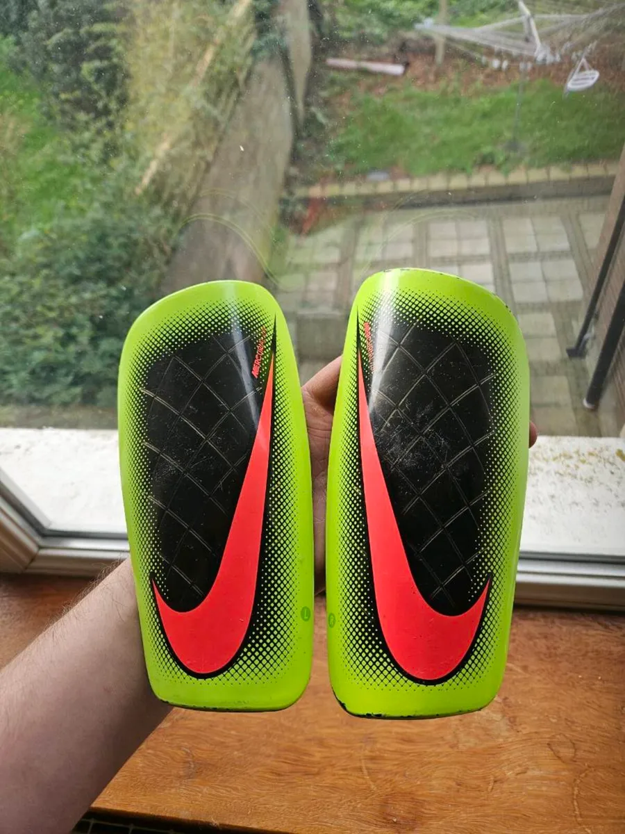 Shin pads mercurial light - Image 1