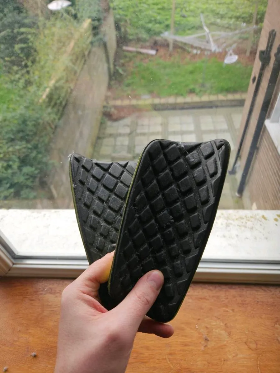 Shin pads mercurial light - Image 3